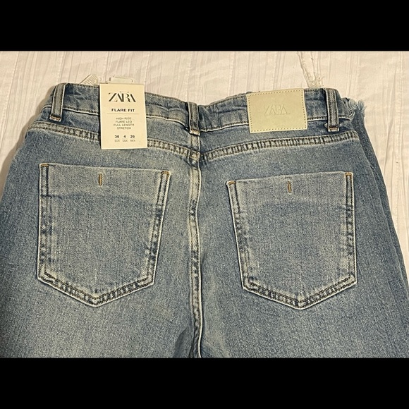 Zara Flare Fit Jeans - Picture 3 of 3